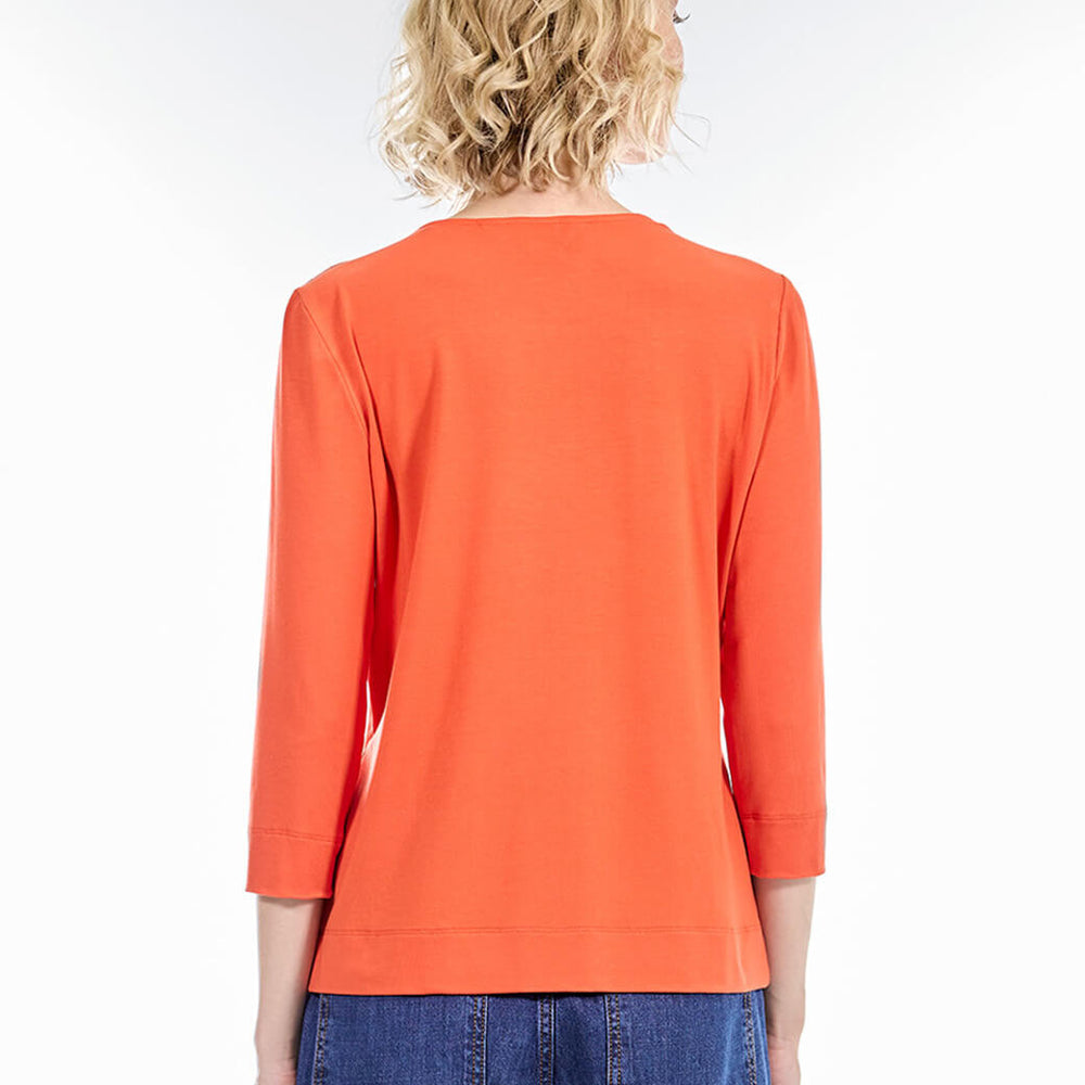 
                      
                        Blusa naranja Básica
                      
                    