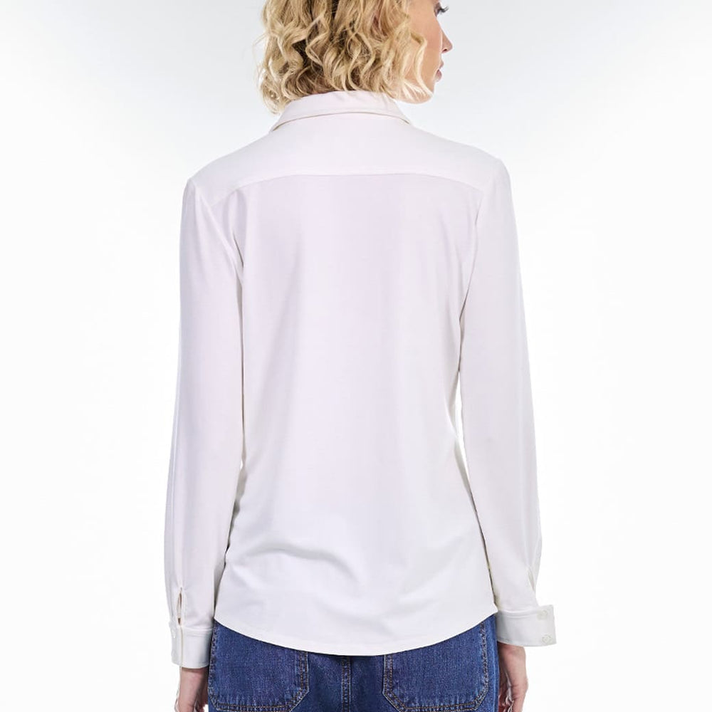 
                      
                        Blusa camisera Hueso Básico
                      
                    