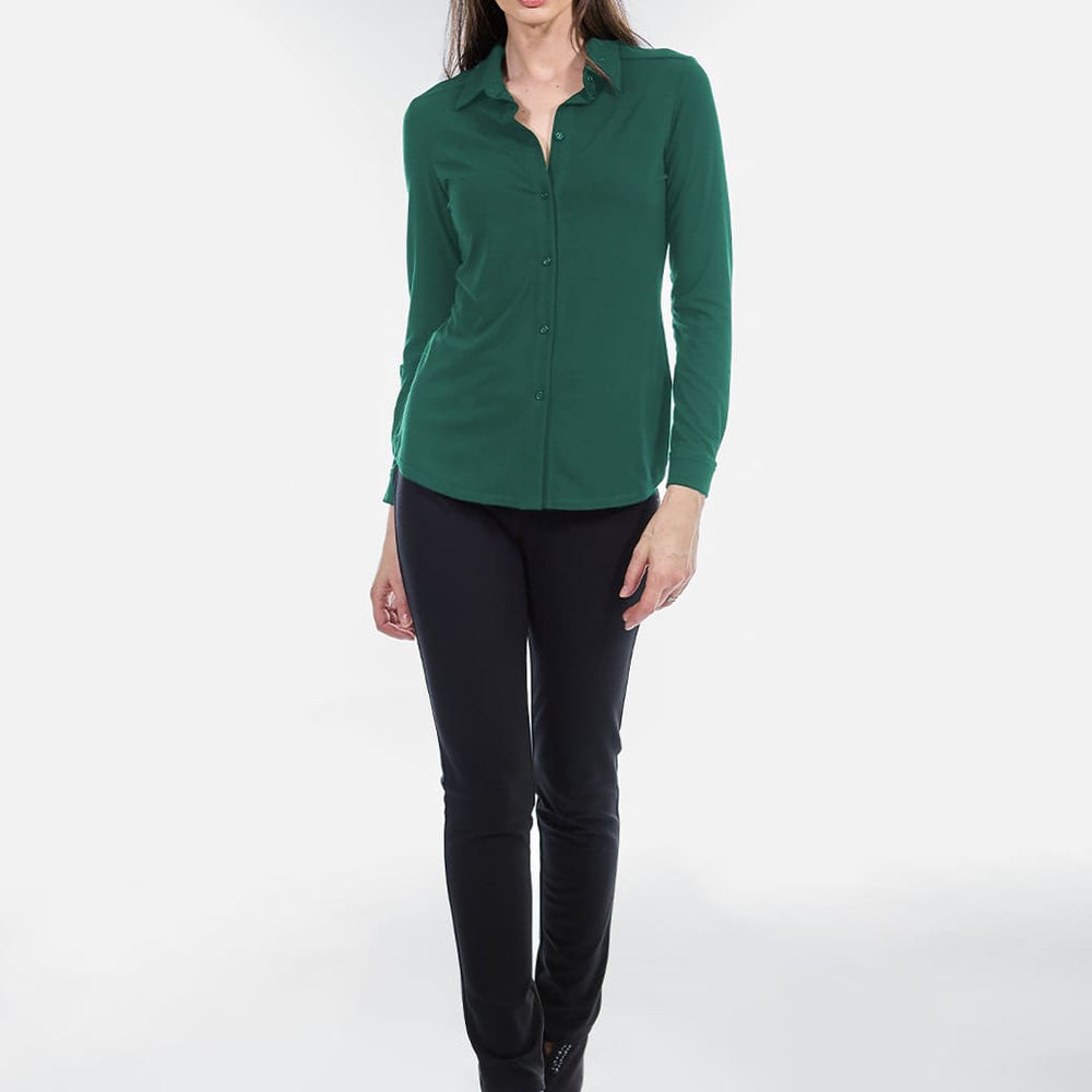 
                      
                        Blusa verde camisera Esenciales
                      
                    