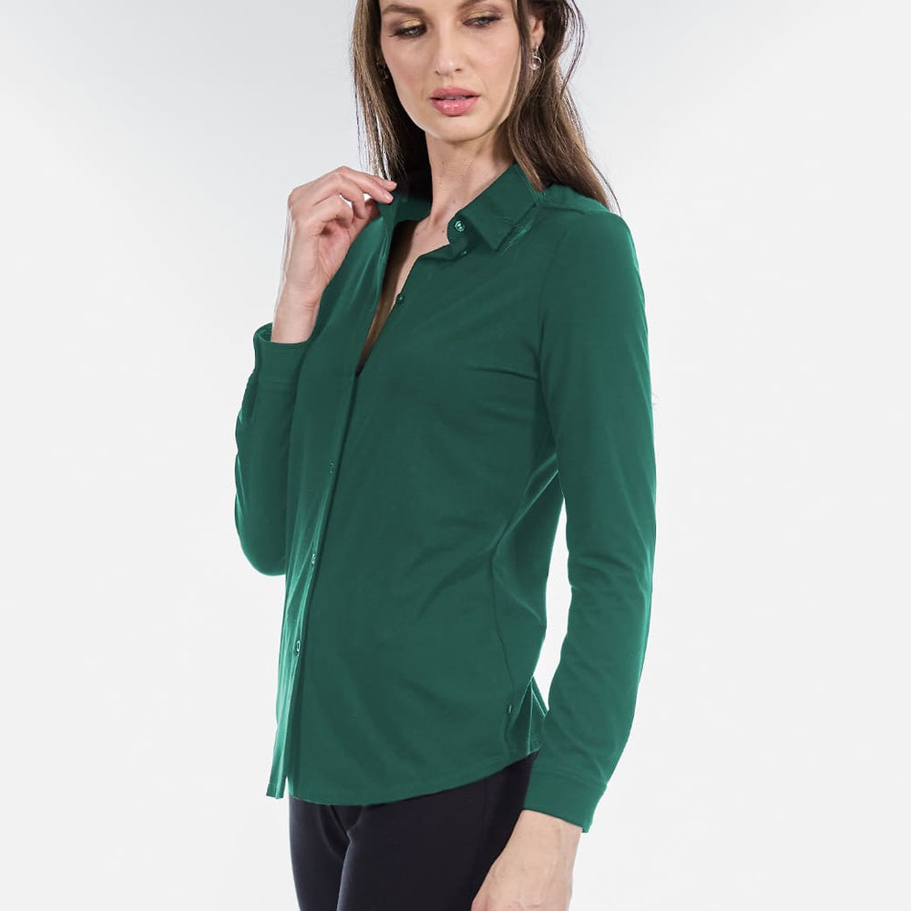 
                      
                        Blusa verde camisera Esenciales
                      
                    