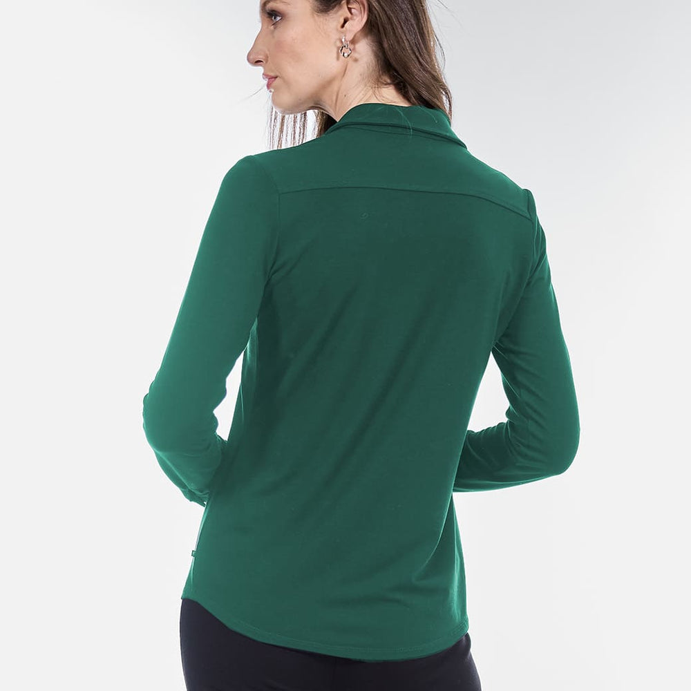 
                      
                        Blusa verde camisera Esenciales
                      
                    